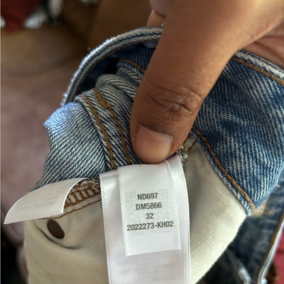 MADEWELL | Relaxed denim short destructed edition| size 32 (fits bigger) - Picture 8 of 11